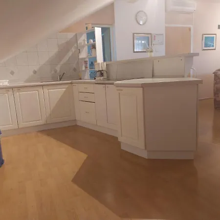 Apartman Luna 3 *